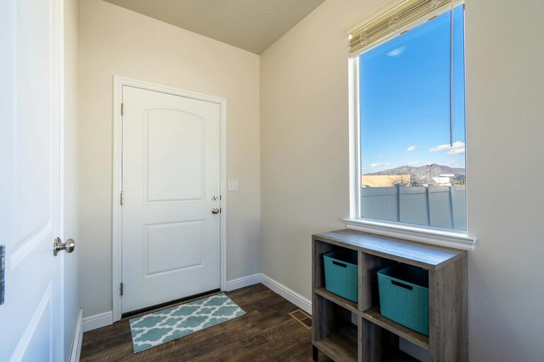Simple Ways to Organize Your Entryway for a Tidy Home